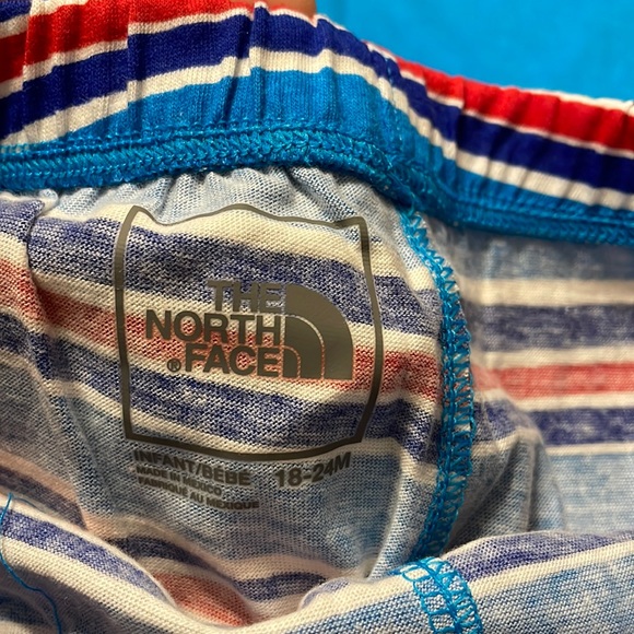 The North Face 2pc Cotton Summer Short Set - Picture 9 of 13